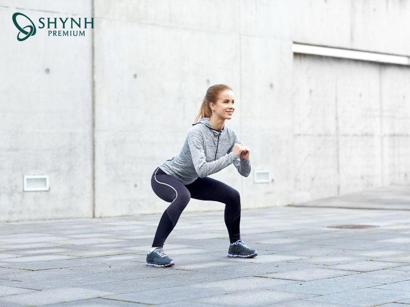 Bài tập Squats giúp giảm mỡ đùi và săn chắc vòng ba