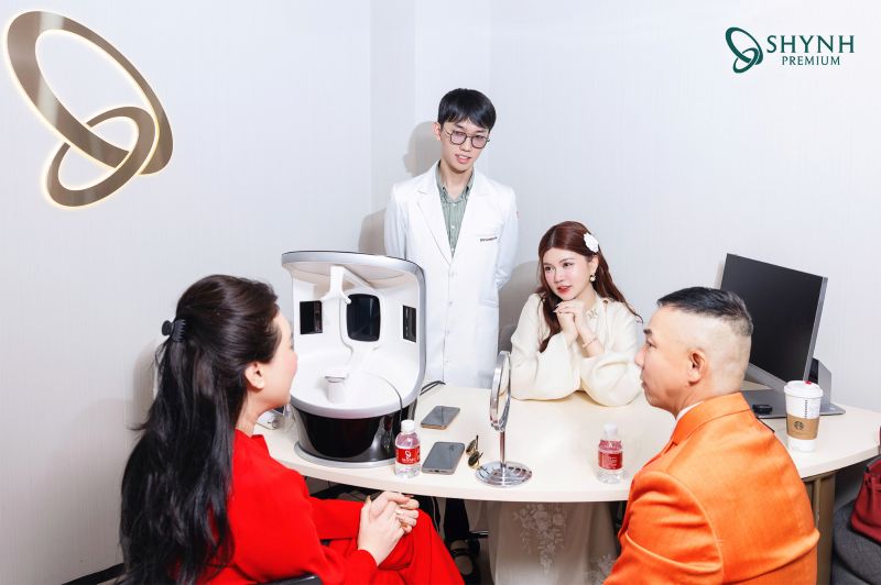 Máy soi da Shynh AI Visia đánh giá tình trạng da khách hàng