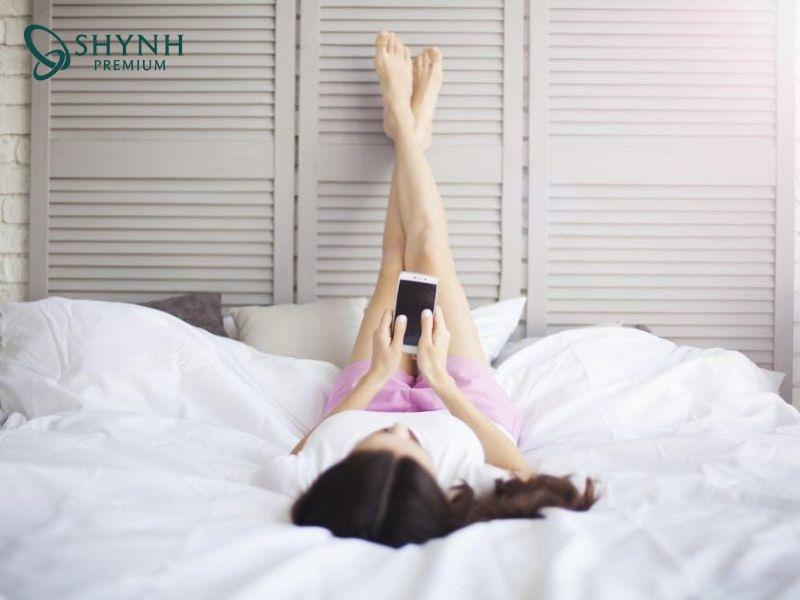 Corkscrew là bài tập thể dục giảm mỡ bụng trên giường phổ biến
