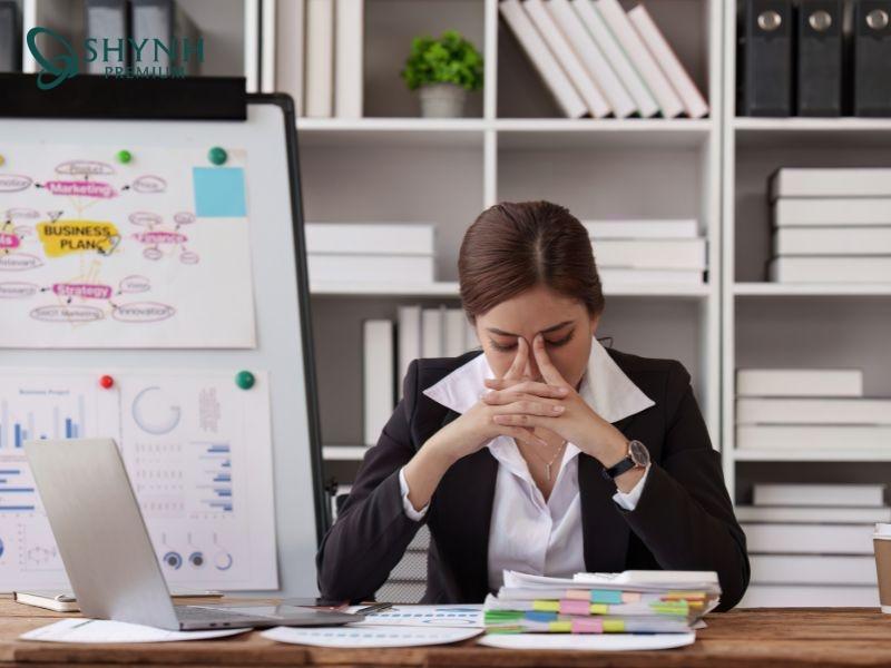 Ăn kiêng nhưng vẫn khó giảm cân có thể do căng thẳng, thiếu ngủ