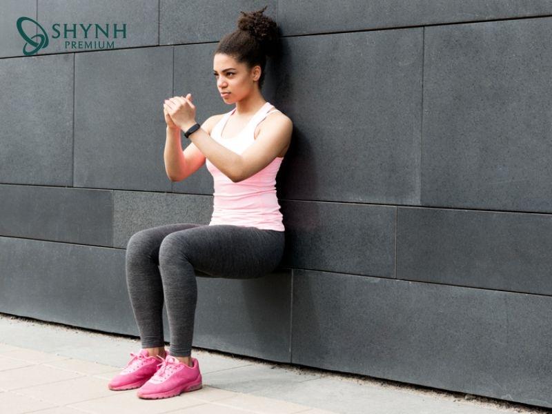 Bài tập Wall Sit giúp tăng cường sức mạnh cơ đùi