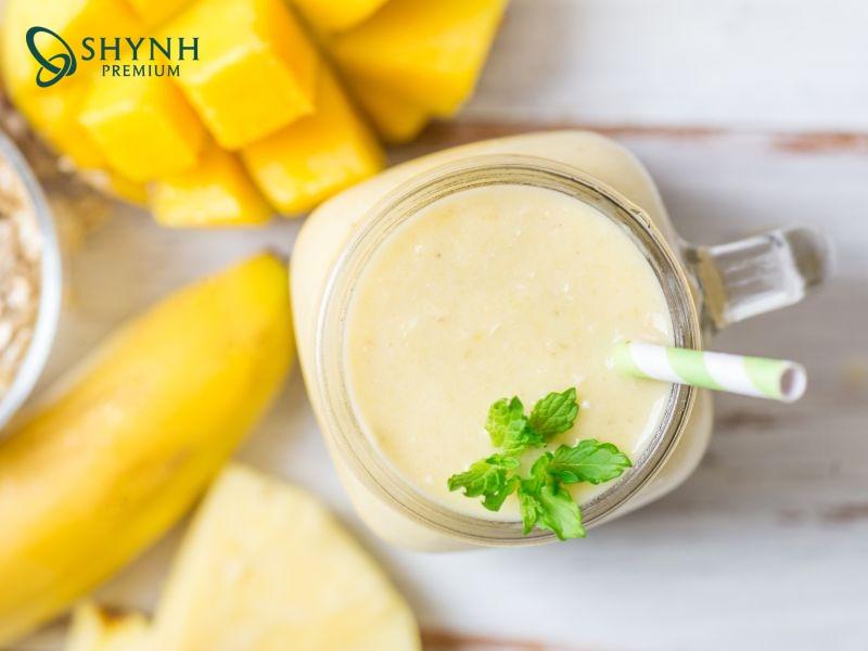 Thực đơn ngày 3 nên có sinh tố trái cây xoài chuối