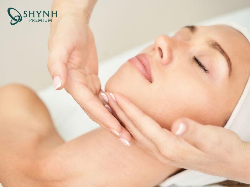 Massage nâng cơ mặt mang lại lợi ích vượt trội cho làn da