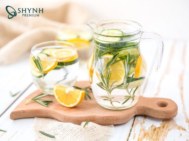Nước detox từ dưa leo và chanh là lựa chọn lý tưởng để thanh lọc cơ thể