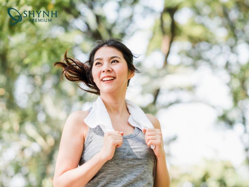 Đừng quên vận động mỗi ngày bên cạnh tập trung vào chế độ ăn ít calo
