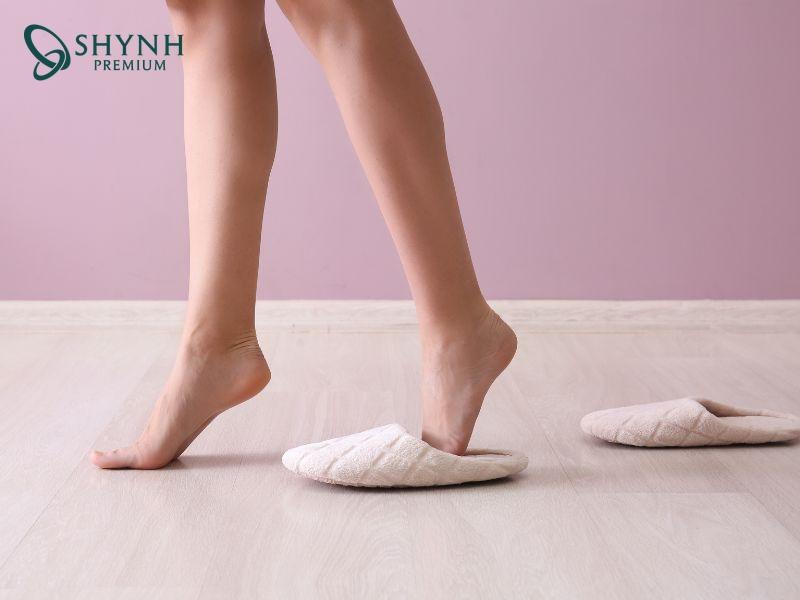 Đi bộ bằng mũi chân dễ thực hiện, hãy thực hành nó ở nhà mỗi ngày