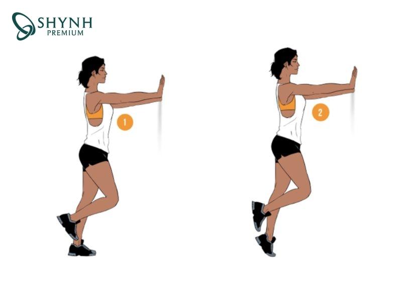 Nhón gót chân bằng một chân giúp làm săn chắc bắp chân, cải thiện thăng bằng
