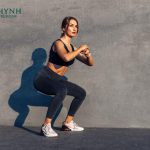 Side lunge giúp giảm mỡ 2 bên hông cho nữ