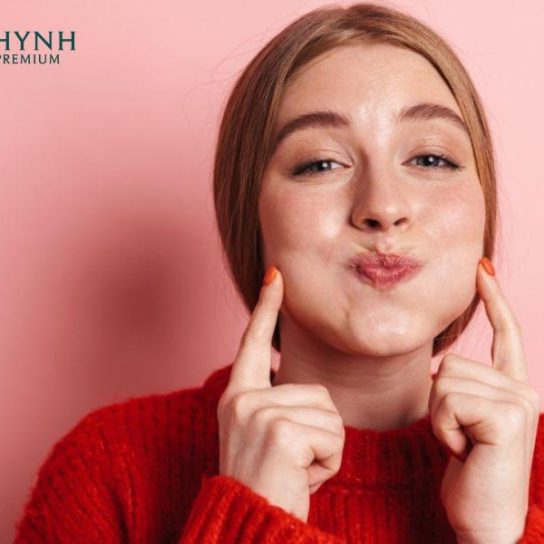 Động tác phồng má và giữ hơi là một trong những bài tập giảm mỡ má dễ thực hiện