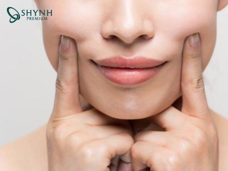 Bài tập kéo cơ má mang lại hiệu quả căng cơ mặt và dễ thực hiện