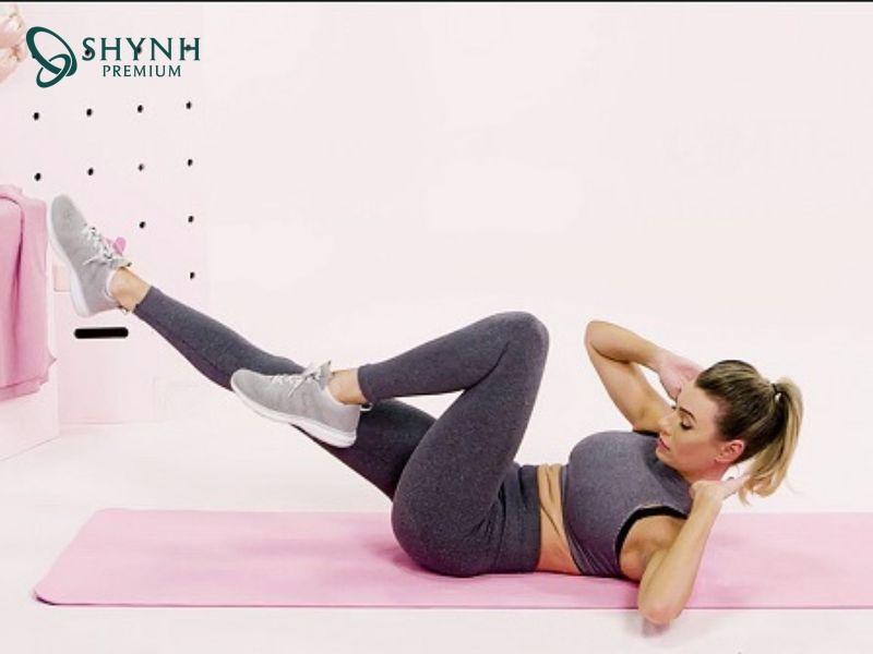 Bài tập gập bụng giúp giảm mỡ vùng eo, cải thiện tư thế