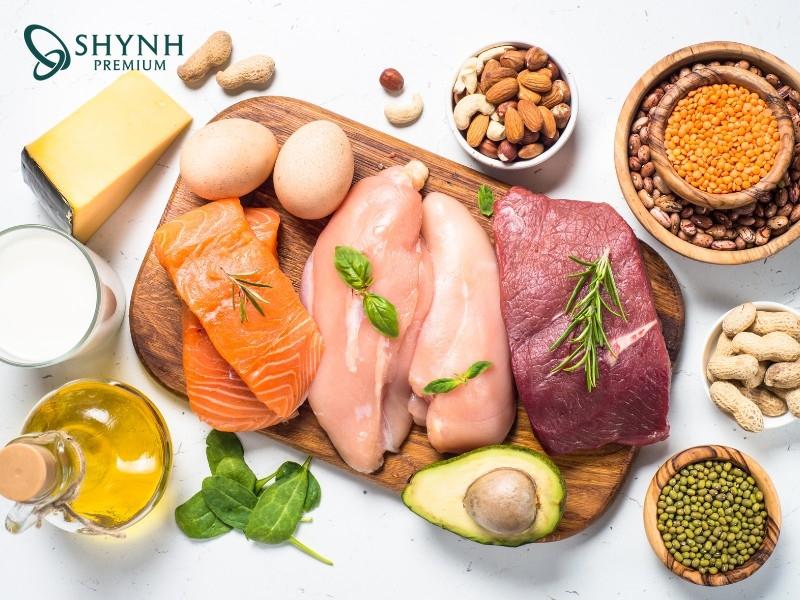 Ăn nhiều protein nạc và chất béo tốt giúp xây dựng cơ bắp và duy trì khối lượng nạc