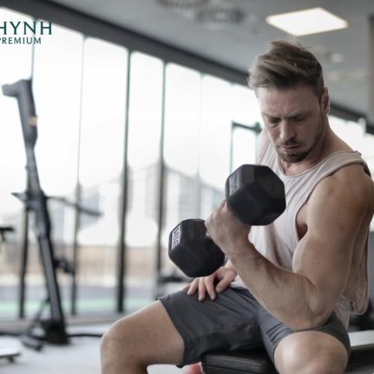 Bài tập nâng tạ tăng cơ giữ cơ nạc giúp tiêu thụ nhiều calo
