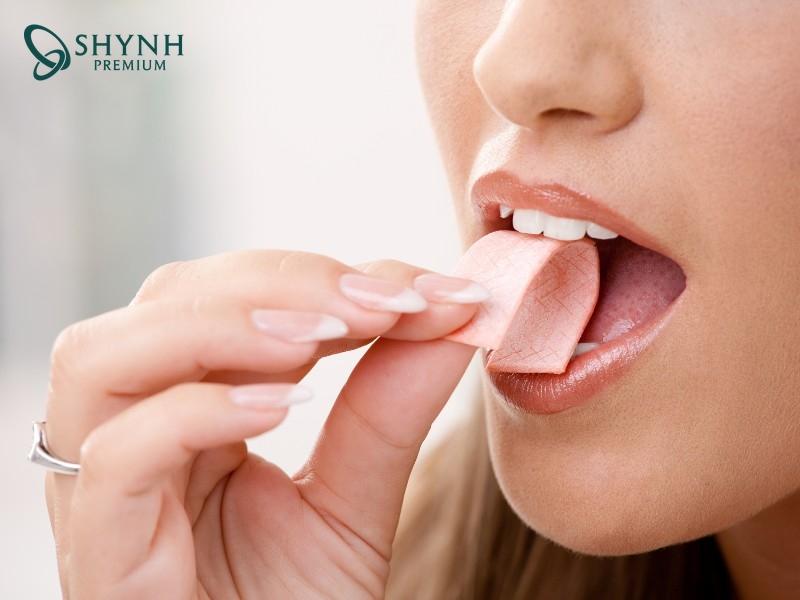Nhai kẹo cao su kiểm soát thèm ăn