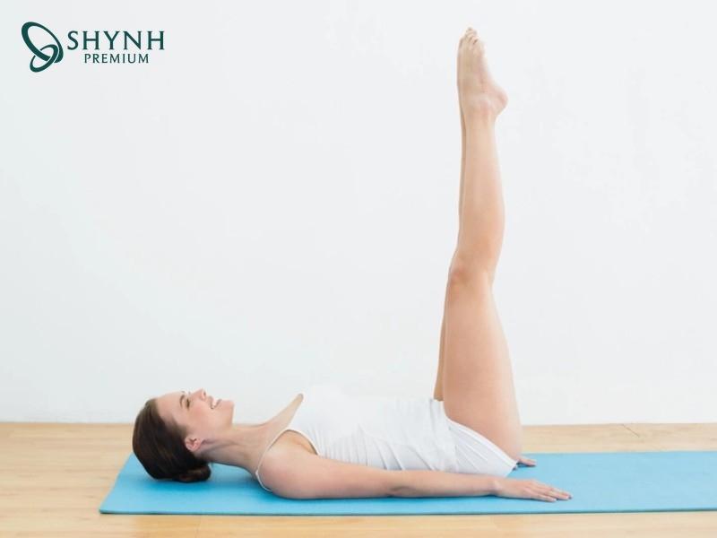 Nâng chân gia tăng sức bền và làm phẳng bụng dưới