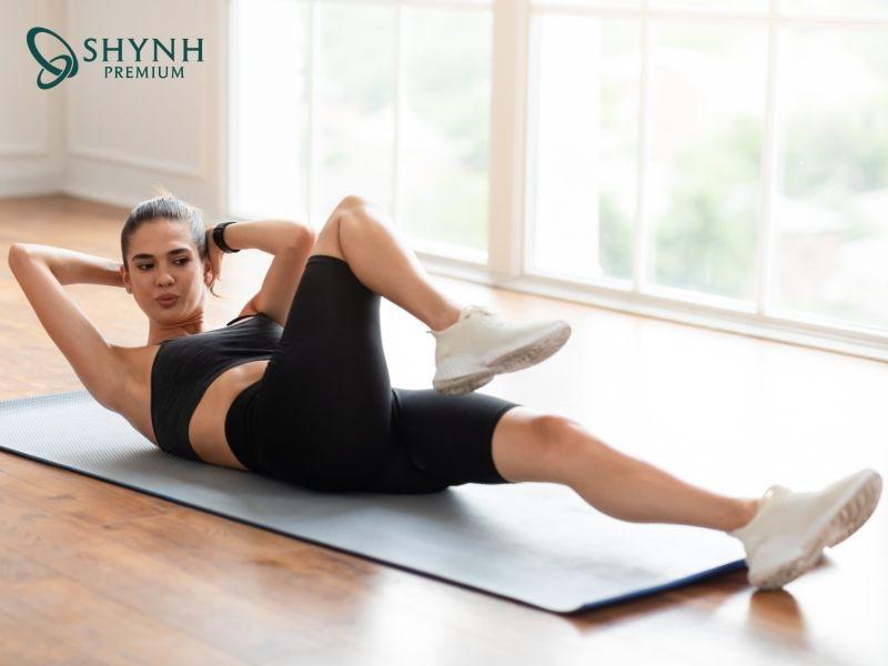 Bài tập Bicycle Crunches kích hoạt toàn bộ cơ bụng, giảm mỡ bụng dưới