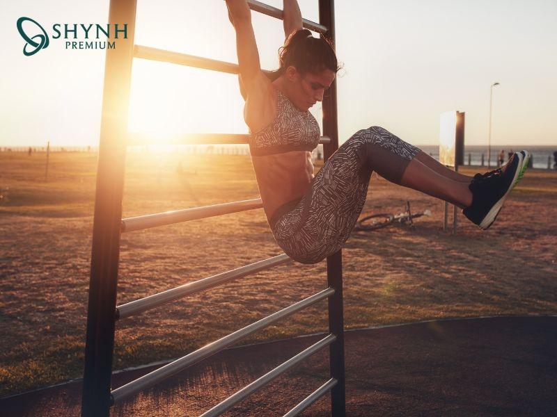 Bài tập Hanging Leg Raises tăng cường sức mạnh cơ core
