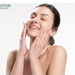 Trogn 48h đầu sau điều trị, nên giữ vùng da mặt sạch sẽ và khô thoáng