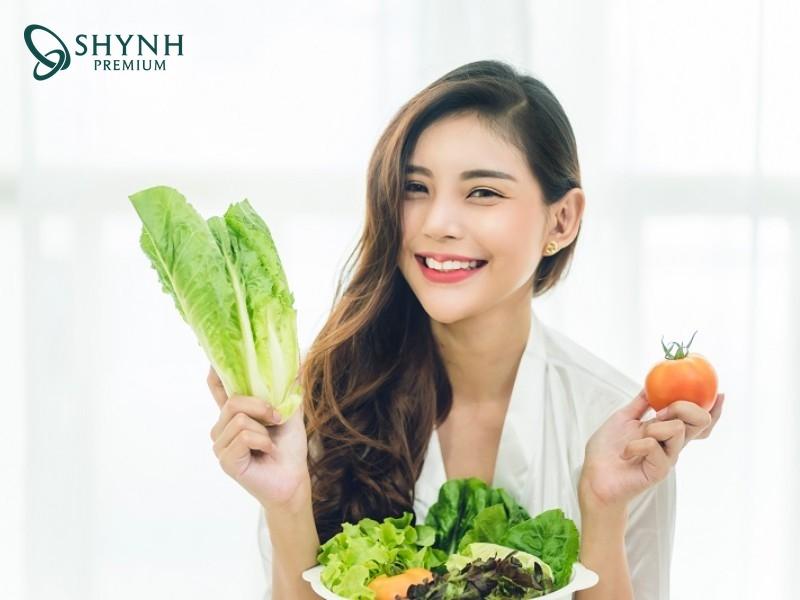 Chế độ ăn là một trong những yếu tố quan trọng giúp da căng bóng tự nhiên