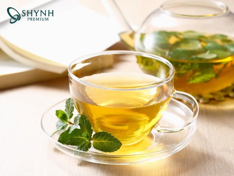 Trà xanh giúp điều hòa sản xuất bã nhờn và giảm viêm nhiễm