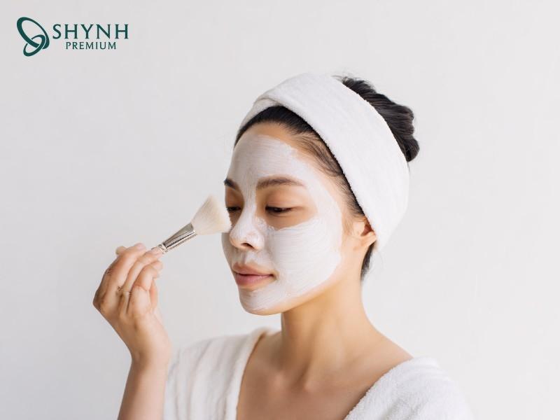 Đắp mặt nạ cấp ẩm và phục hồi da giúp da căng bóng trong thời gian ngắn