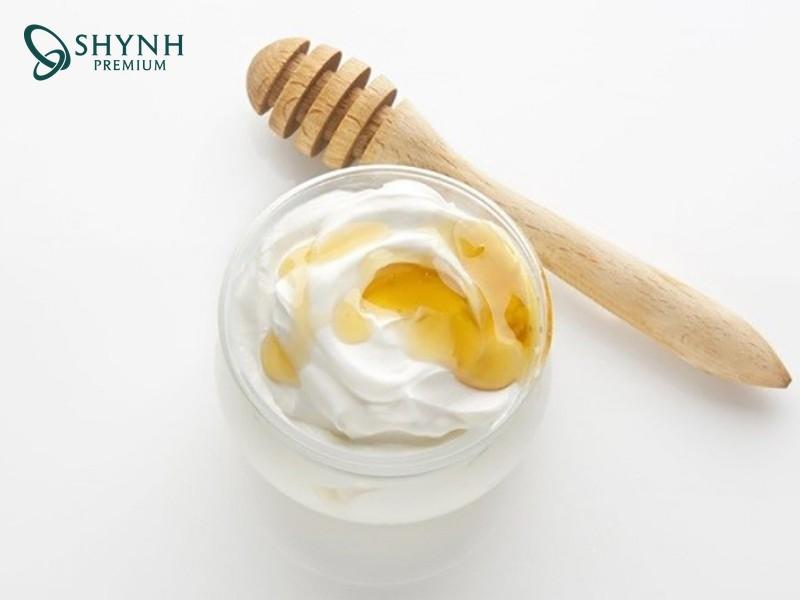Có thể chăm sóc da mặt căng bóng trắng hồng với mật ong và sữa chua tại nhà