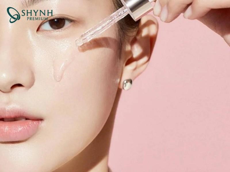 Sử dụng mỹ phẩm có thể giúp làm da căng bóng trắng hồng nếu chăm sóc da đều đặn