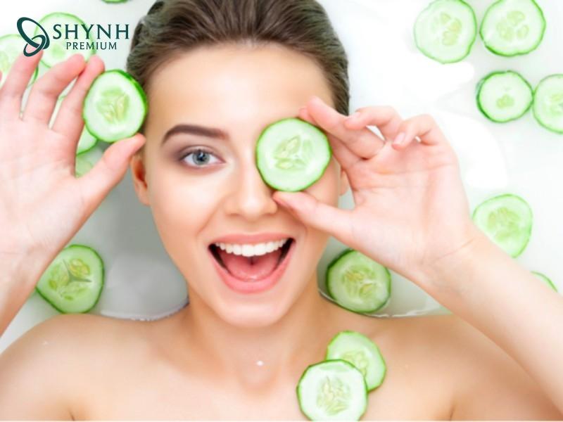 Mặt nạ dưa leo xay giúp cấp ẩm, làm dịu, giảm sưng da