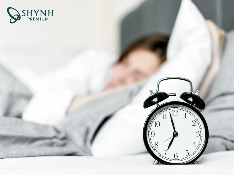 Ngủ đủ giấc và hạn chế căng thẳng để duy trì sự săn chắc cho da