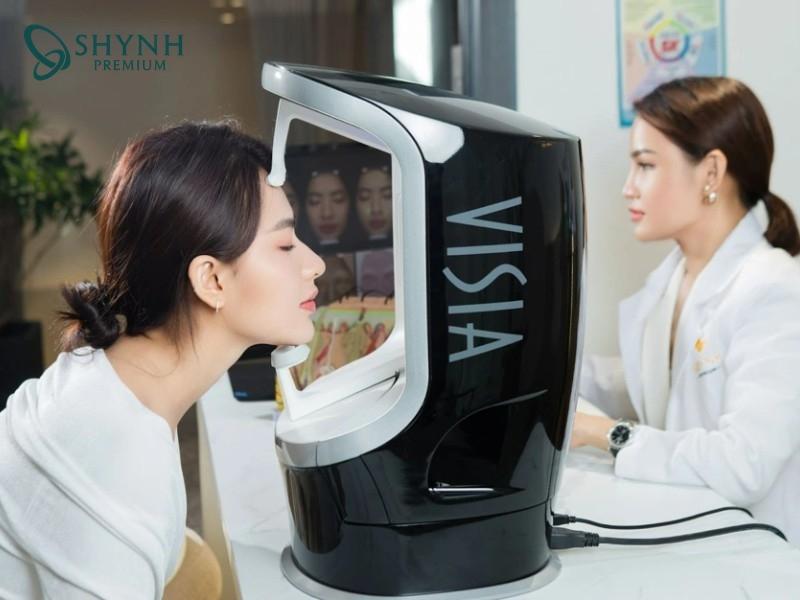 Shynh Premium có hệ thống soi da Shynh AI Visia, giúp chuẩn đoán chính xác tình trạng da của khách hàng