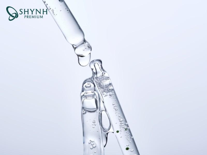 Glycerin là chất hút ẩm dịu nhẹ, giúp cấp nước hiệu quả cho da thiếu ẩm