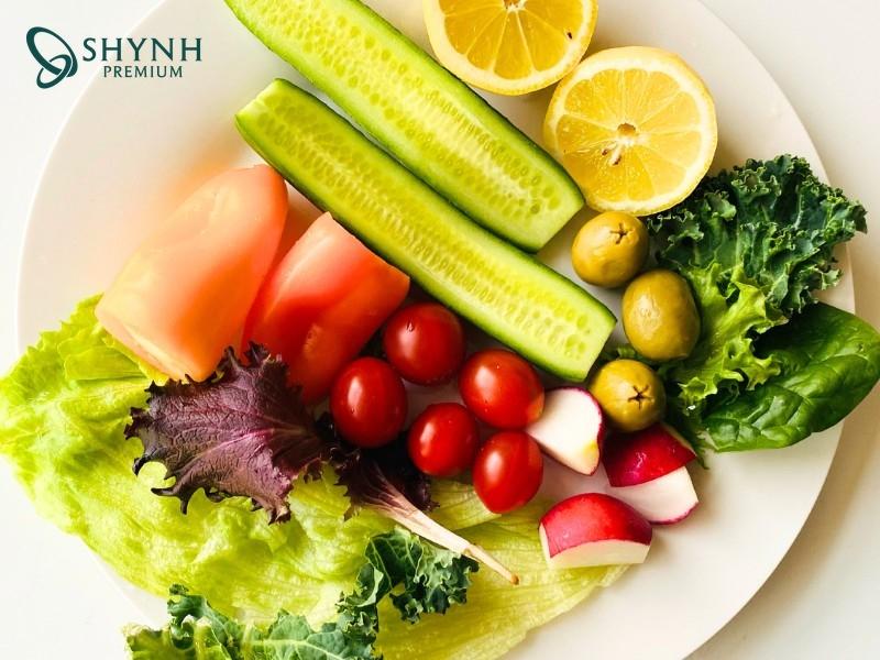 Dinh dưỡng đóng vai trò quan trọng giúp da căng bóng