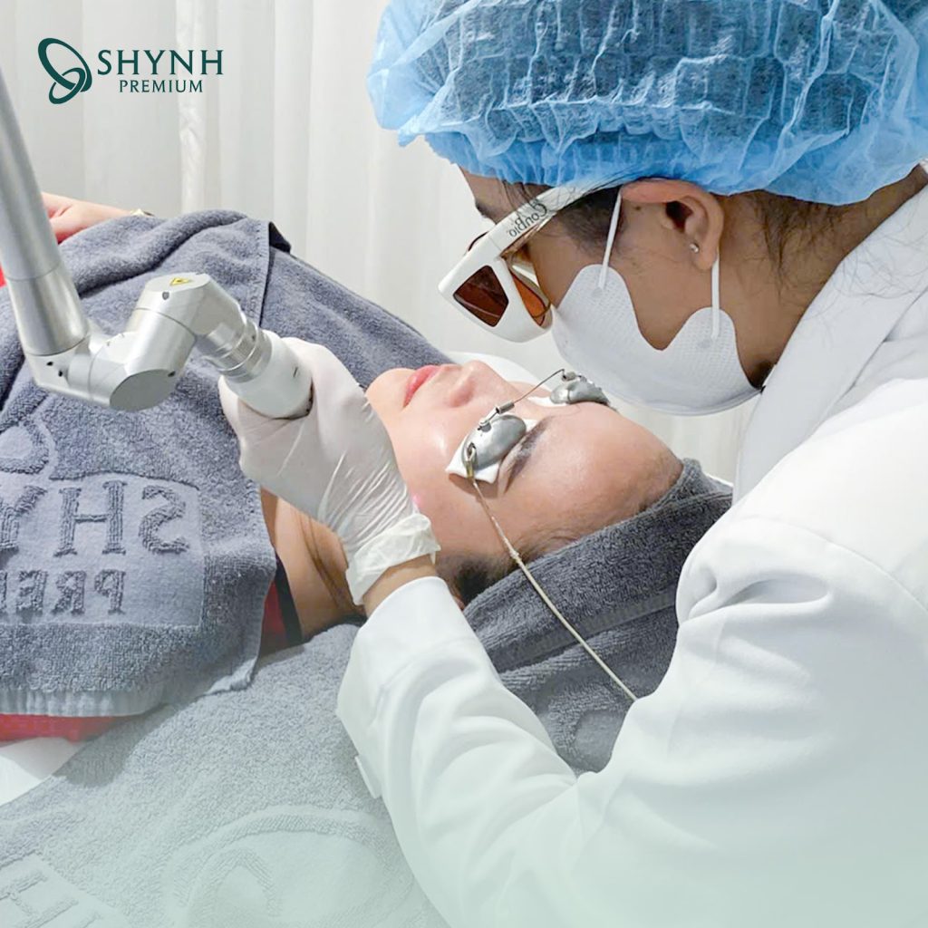 Quy trình bắn laser trẻ hoá nên thực hiện ở cơ sở uy tín với bác sĩ có trình độ chuyên môn cao